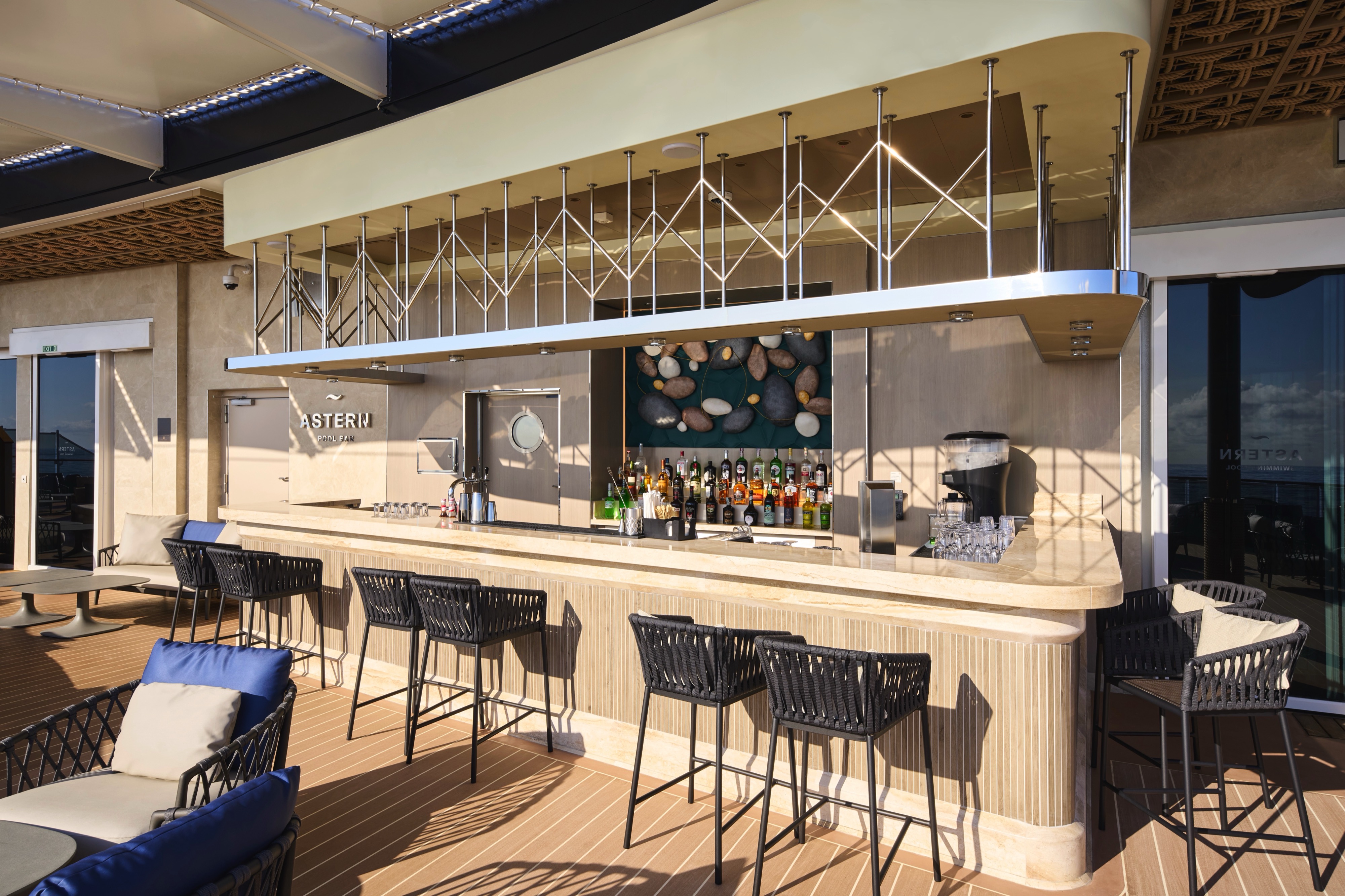 EXPLORA I - Astern Pool & Bar